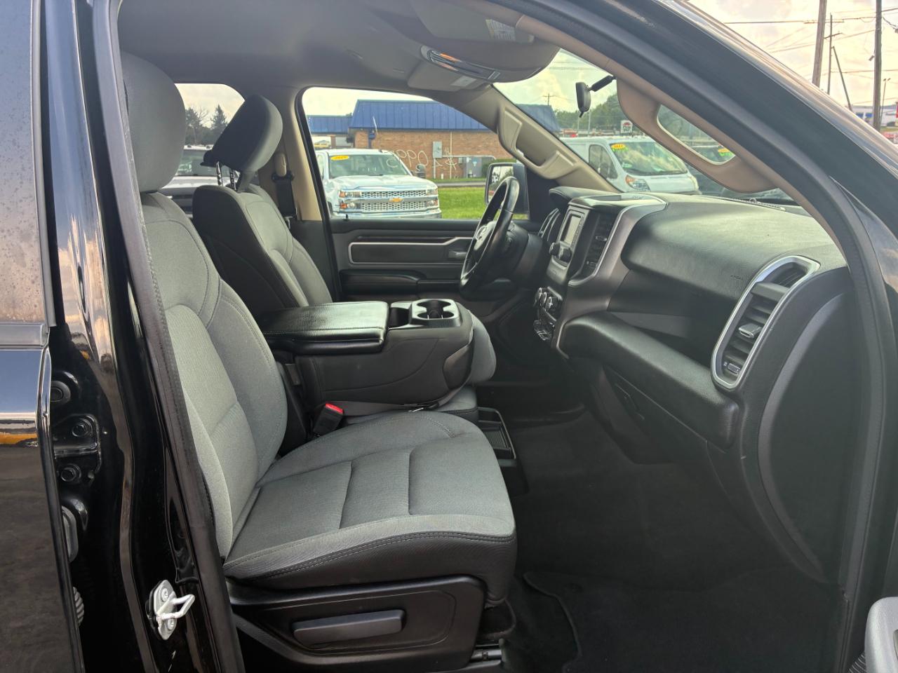 RAM 1500 Big Horn Quad Cab 4WD 2020