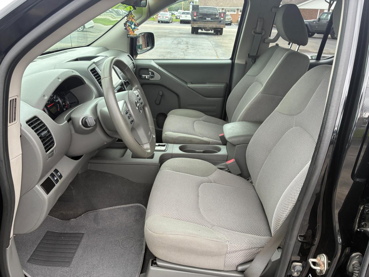 Nissan Frontier SV Crew Cab 5AT 4WD 2019