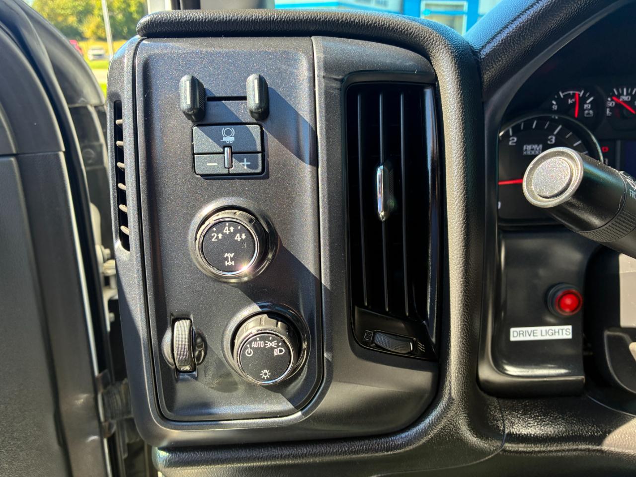Chevrolet Silverado 2500HD Work Truck Crew Cab 4WD 2015