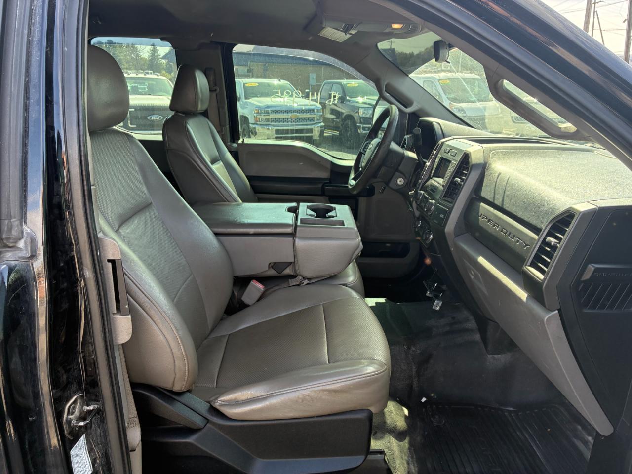 Ford F-350 SD XL SuperCab Long Bed DRW 2WD 2018