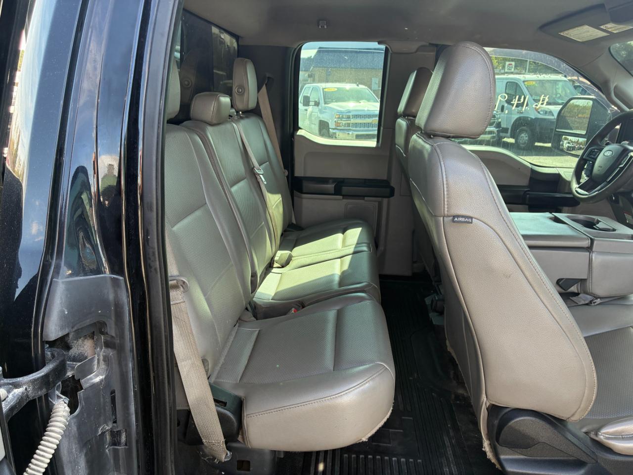Ford F-350 SD XL SuperCab Long Bed DRW 2WD 2018