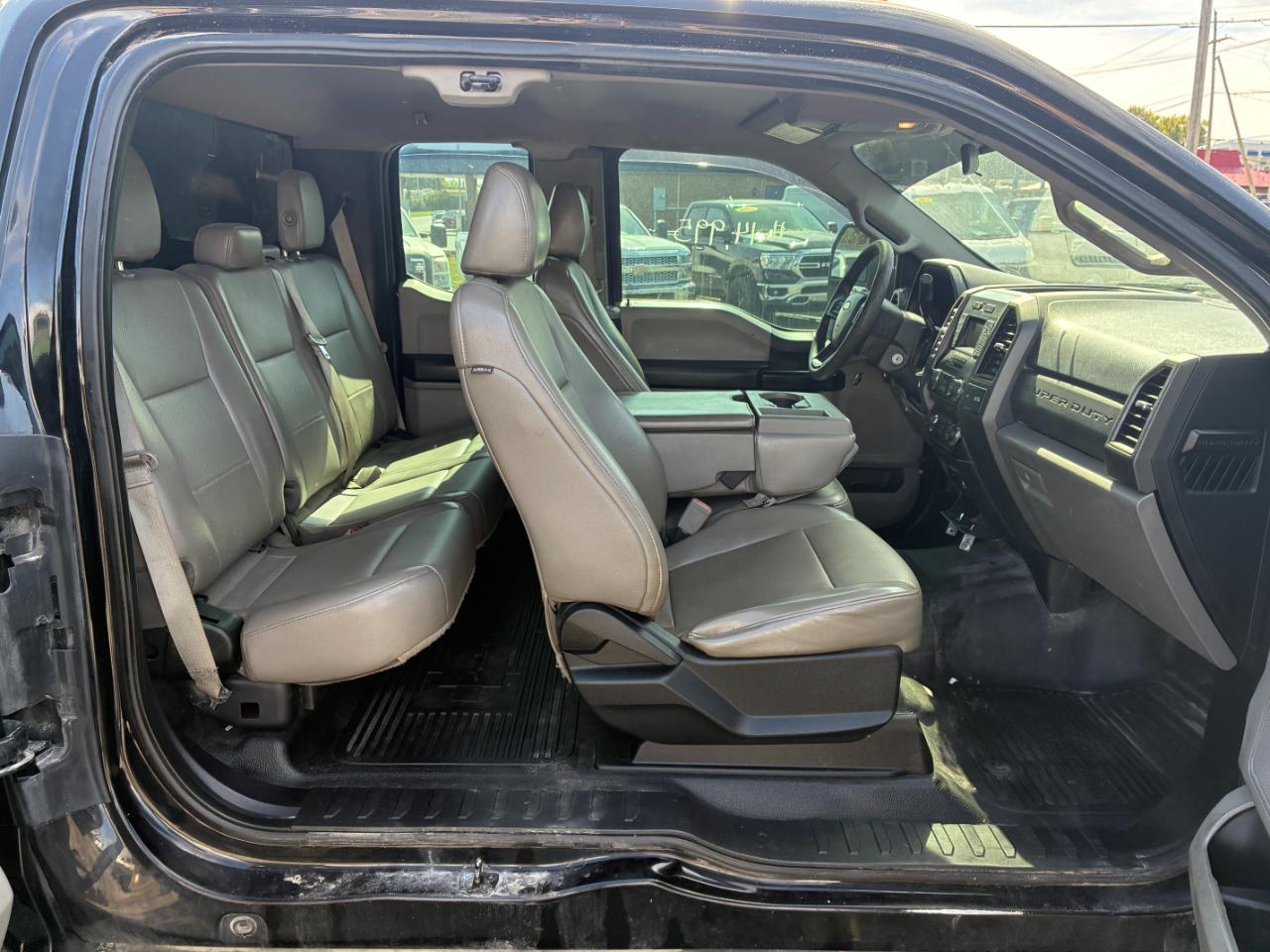 Ford F-350 SD XL SuperCab Long Bed DRW 2WD 2018