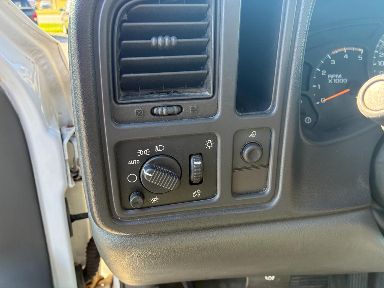 Chevrolet Silverado 3500 Regular Cab 2WD 2004