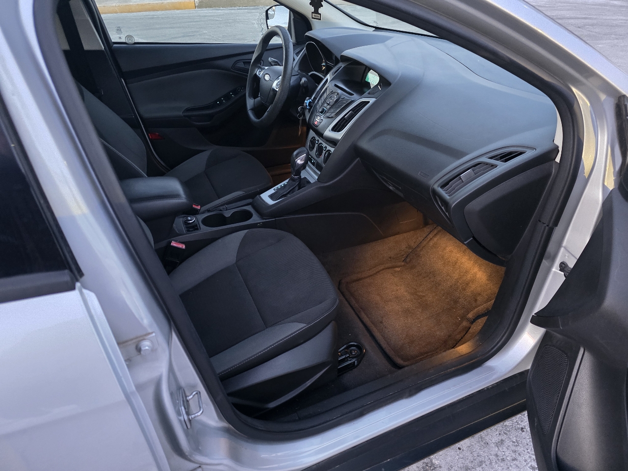 Ford Focus SE Sedan 2012