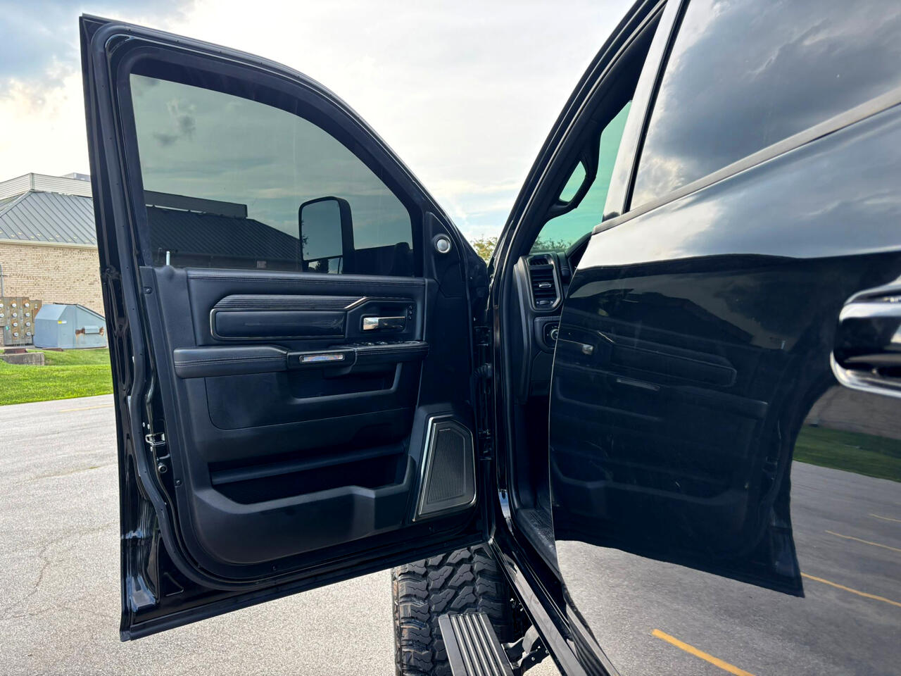 RAM 2500 Limited Mega Cab 4WD 2020