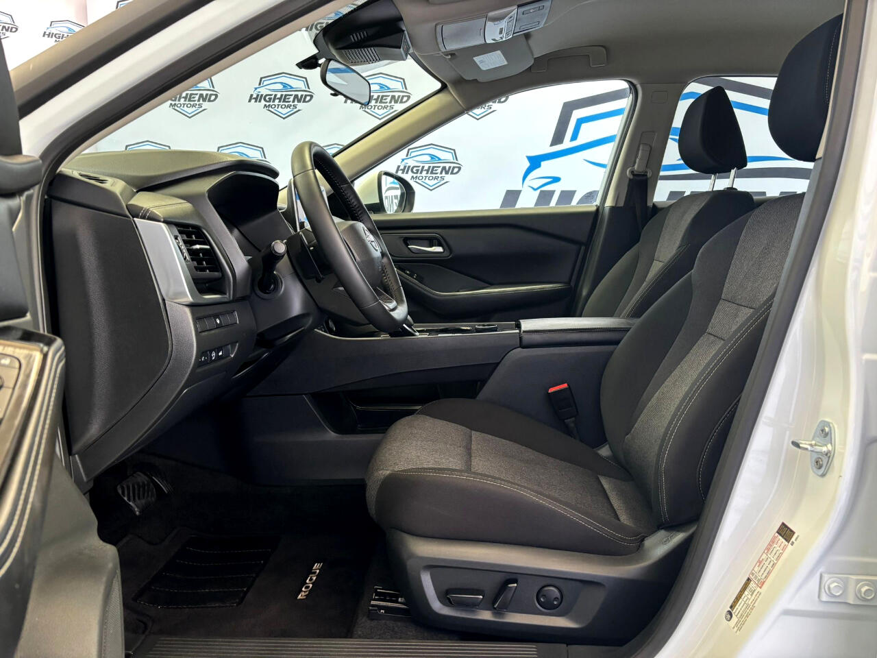 2025 Nissan Rogue SV AWD photo 12
