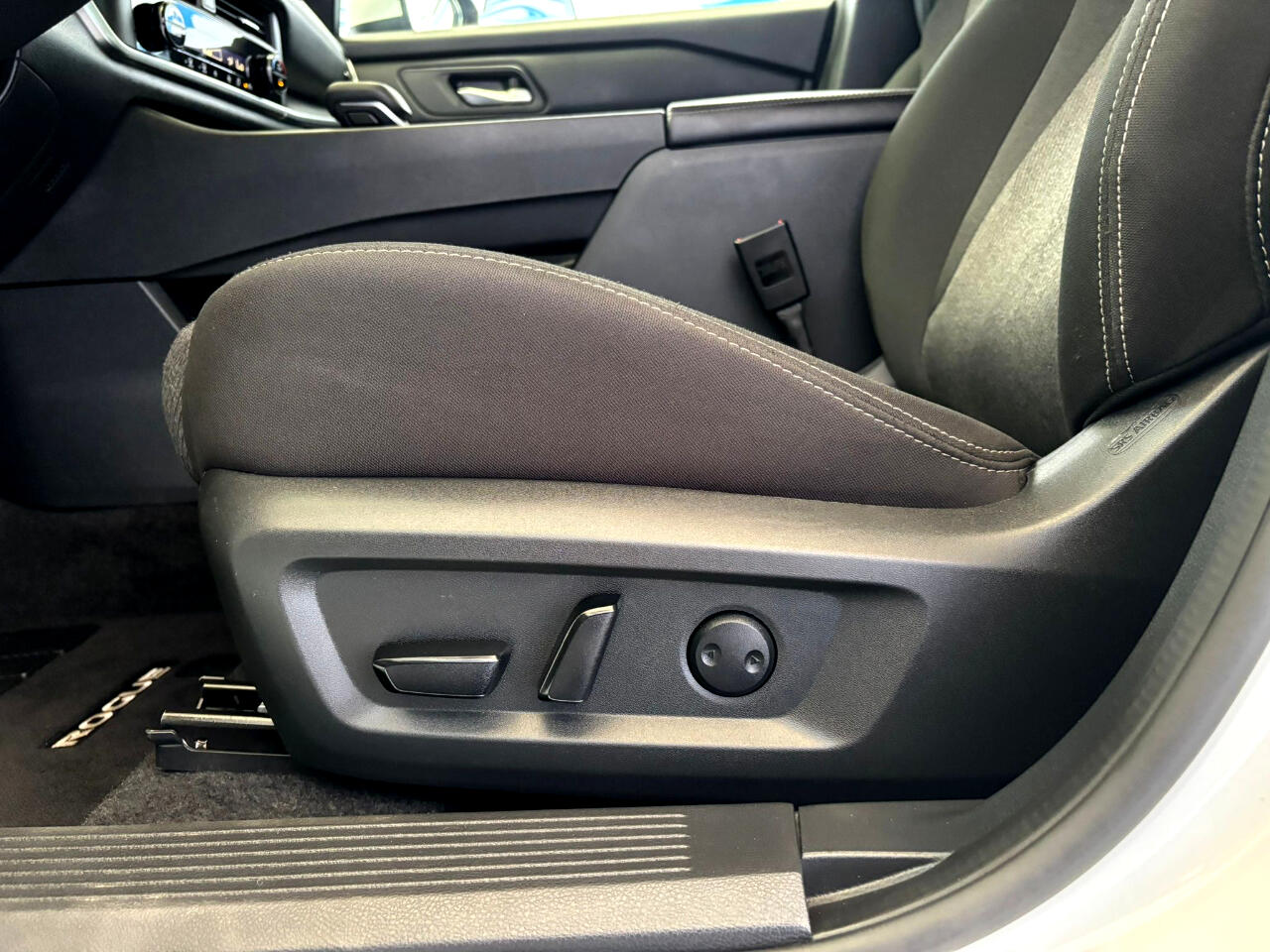 2025 Nissan Rogue SV AWD photo 13