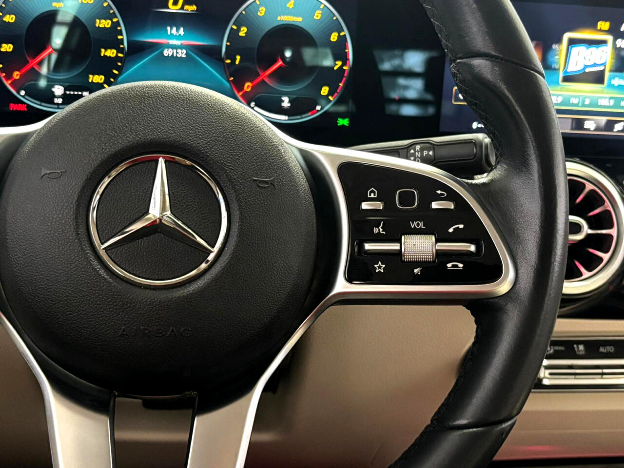 Mercedes-Benz GLA-Class GLA250 2021