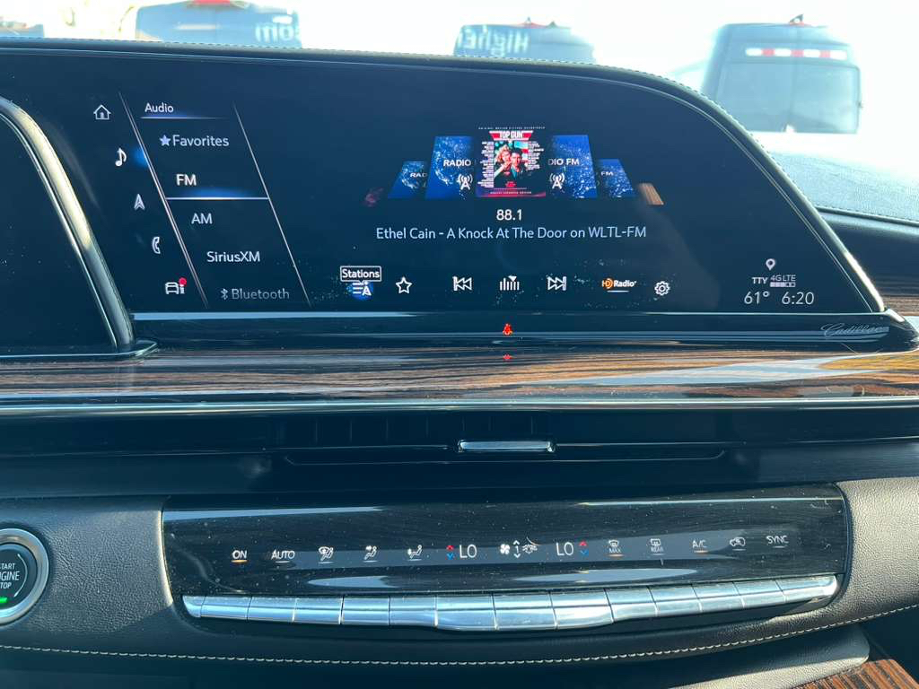 Cadillac Escalade Premium Luxury AWD 2021