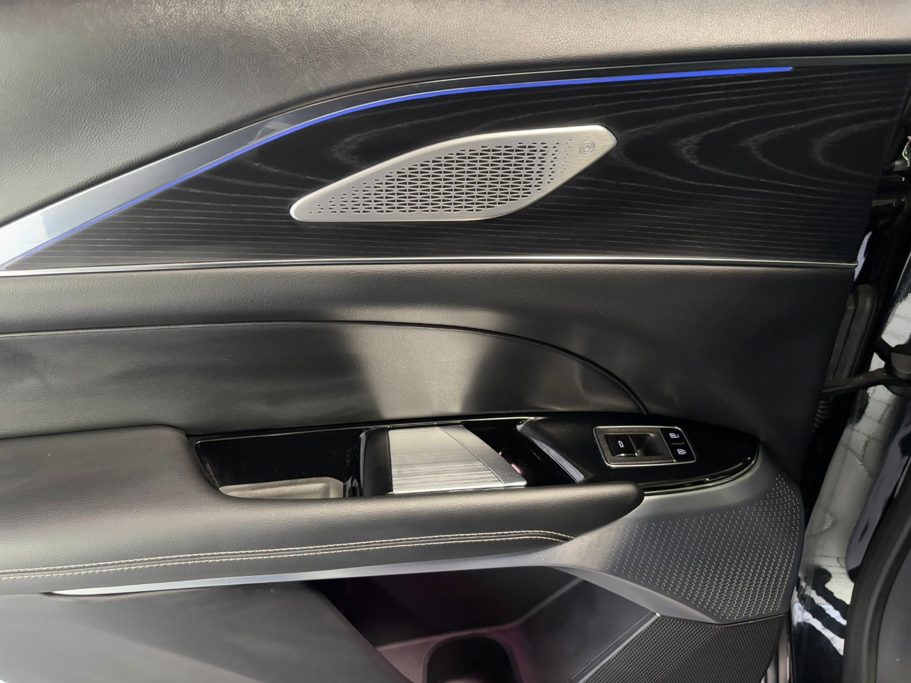 Cadillac Lyriq Lux-3 2024