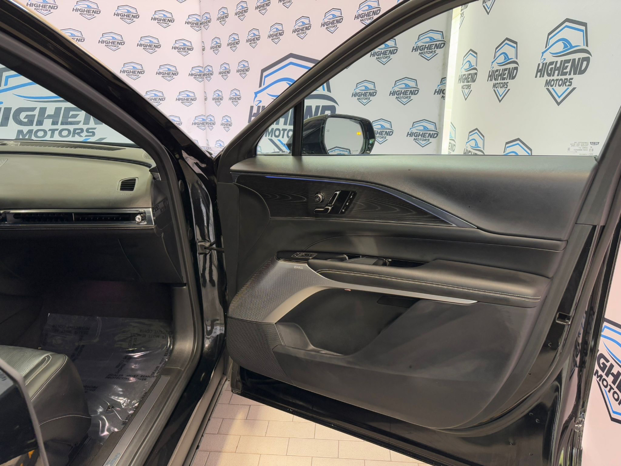 Cadillac Lyriq Lux-3 2024