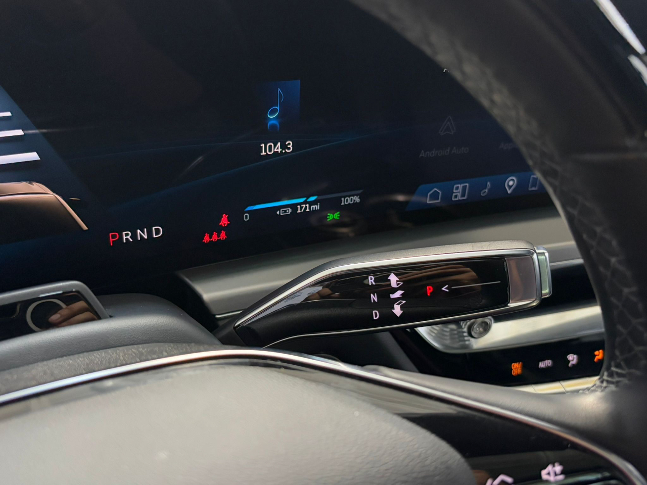 Cadillac Lyriq Lux-3 2024