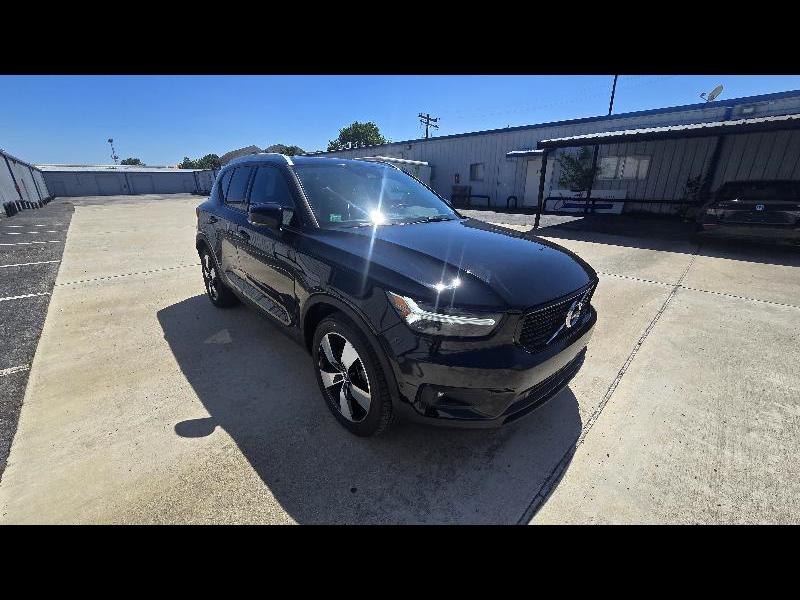 2021 Volvo XC40 T5 MOMENTUM