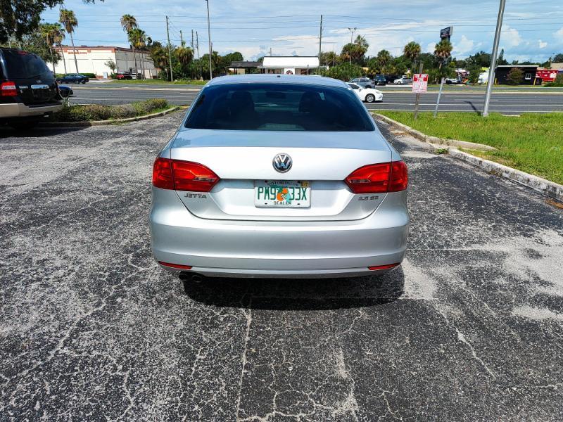Volkswagen Jetta SE 2011