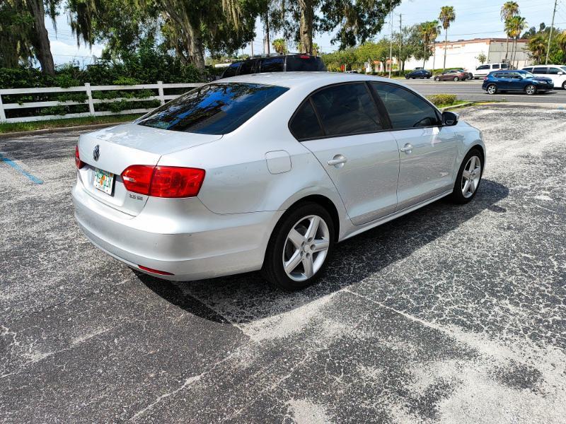 Volkswagen Jetta SE 2011