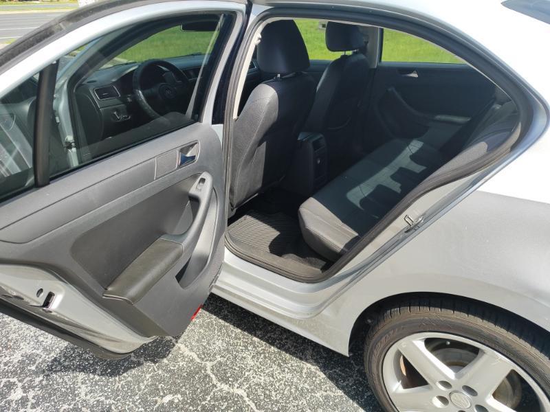 Volkswagen Jetta SE 2011