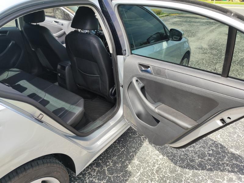 Volkswagen Jetta SE 2011