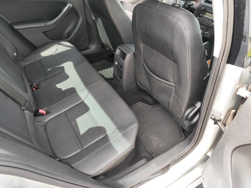 Volkswagen Jetta SE 2011