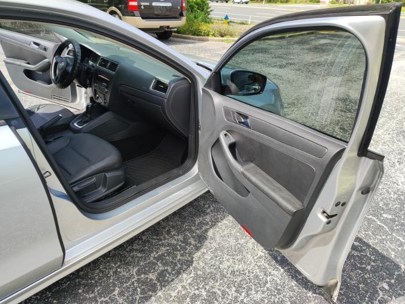 Volkswagen Jetta SE 2011