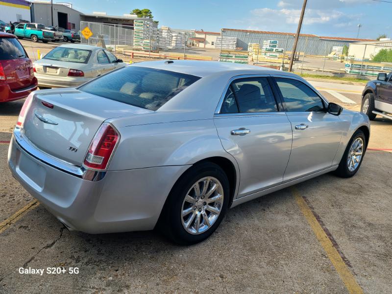Chrysler 300 Limited RWD 2011 Chrysler 300 Limited RWD 2011