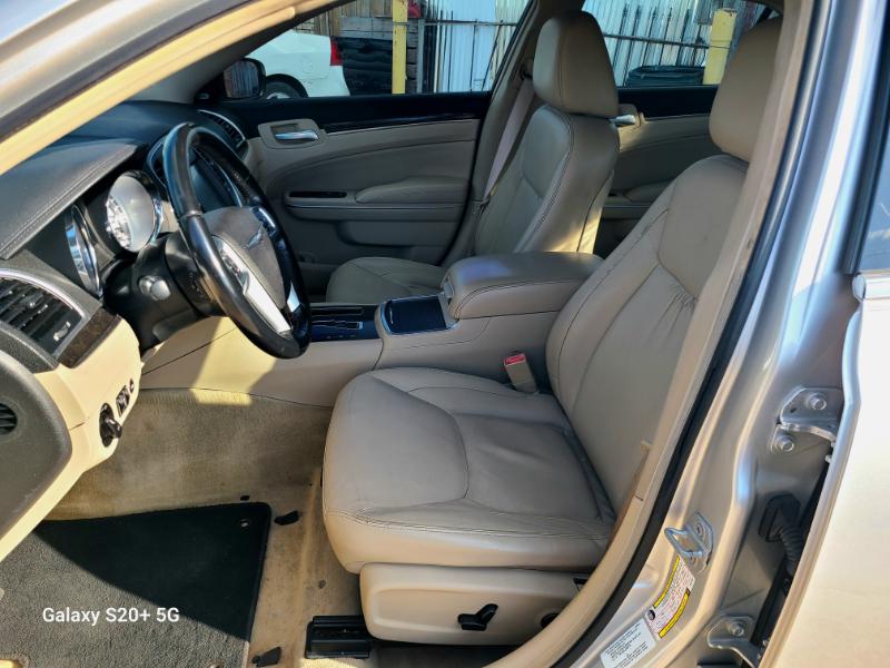 Chrysler 300 Limited RWD 2011 Chrysler 300 Limited RWD 2011