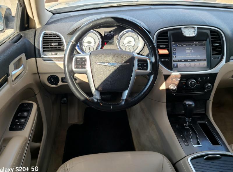 Chrysler 300 Limited RWD 2011 Chrysler 300 Limited RWD 2011