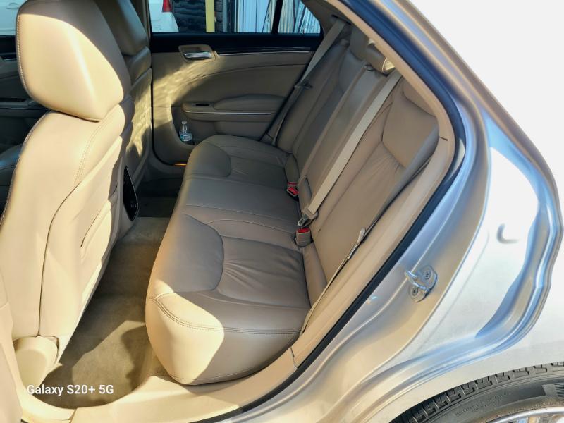 Chrysler 300 Limited RWD 2011 Chrysler 300 Limited RWD 2011