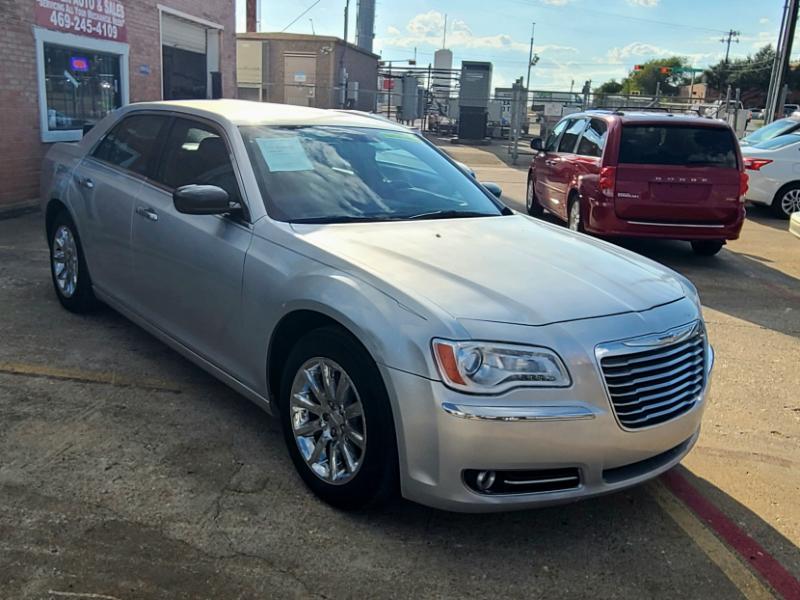 Chrysler 300 Limited RWD 2011 Chrysler 300 Limited RWD 2011