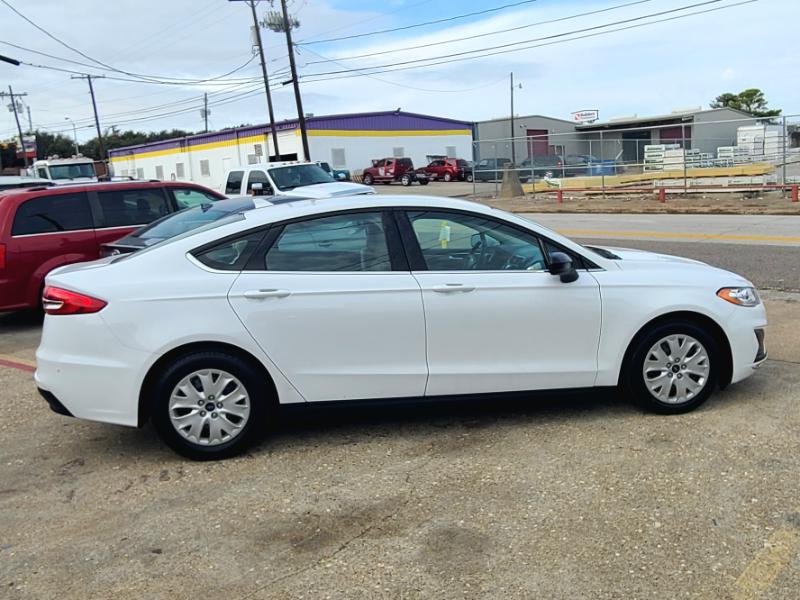 Ford Fusion S 2020
