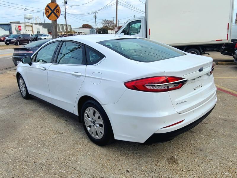Ford Fusion S 2020
