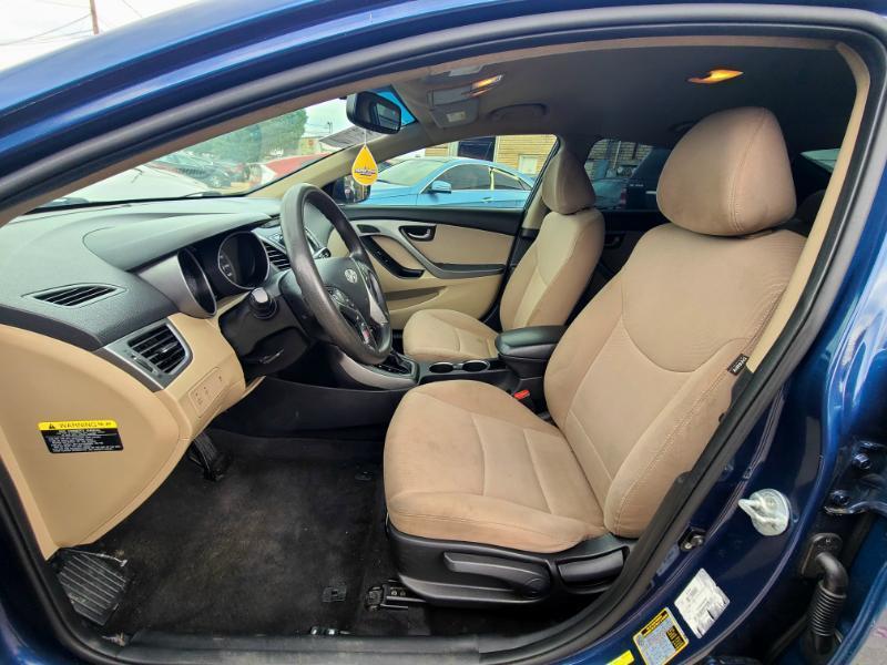 Hyundai Elantra SE 6AT 2016