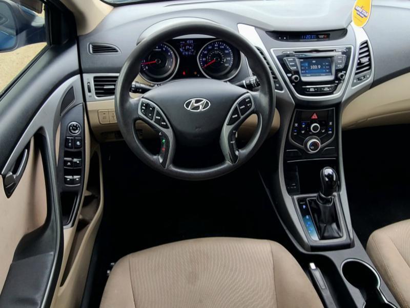 Hyundai Elantra SE 6AT 2016