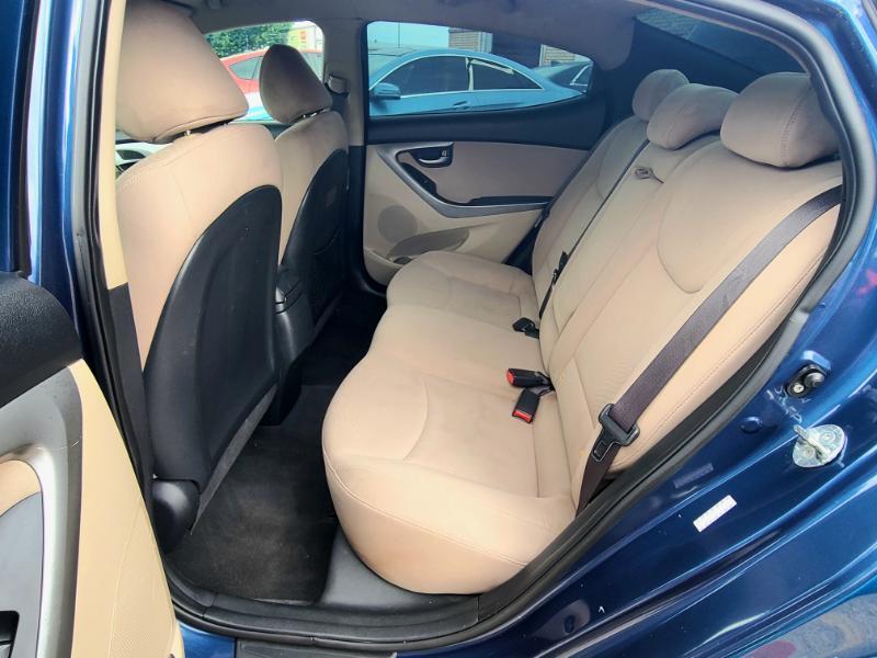 Hyundai Elantra SE 6AT 2016