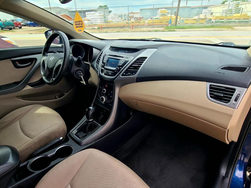 Hyundai Elantra SE 6AT 2016