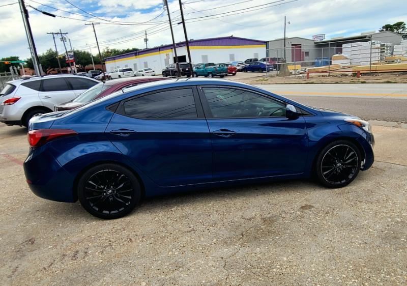 Hyundai Elantra SE 6AT 2016
