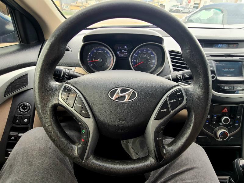 Hyundai Elantra SE 6AT 2016