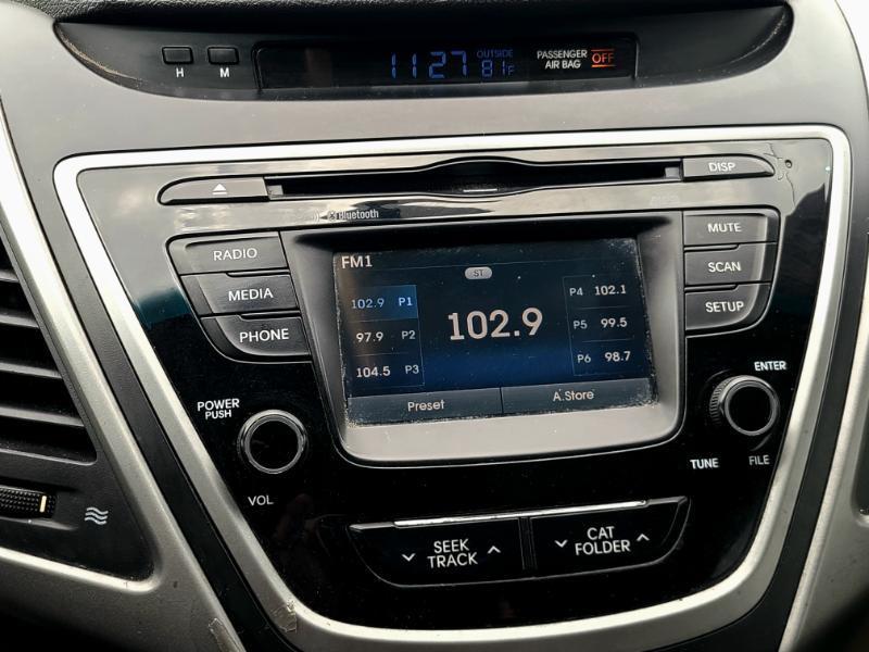 Hyundai Elantra SE 6AT 2016