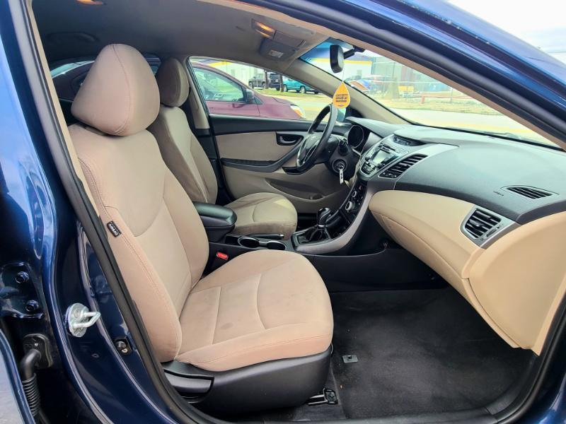 Hyundai Elantra SE 6AT 2016