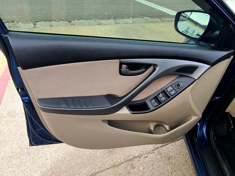 Hyundai Elantra SE 6AT 2016