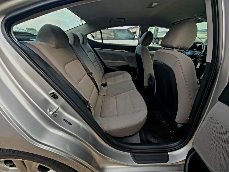 Hyundai Elantra SEL 2020