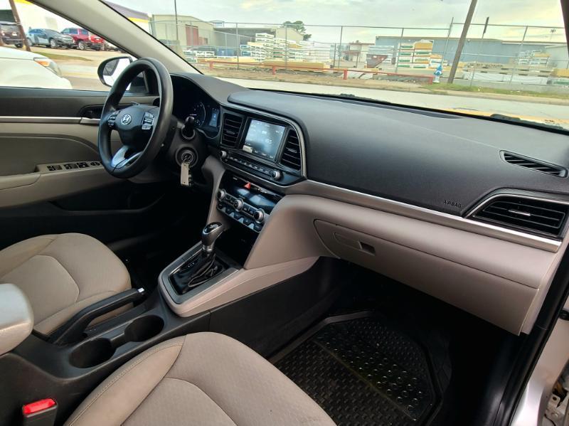 Hyundai Elantra SEL 2020