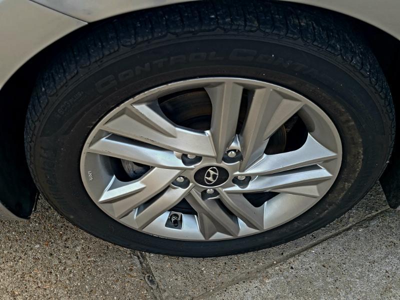 Hyundai Elantra SEL 2020