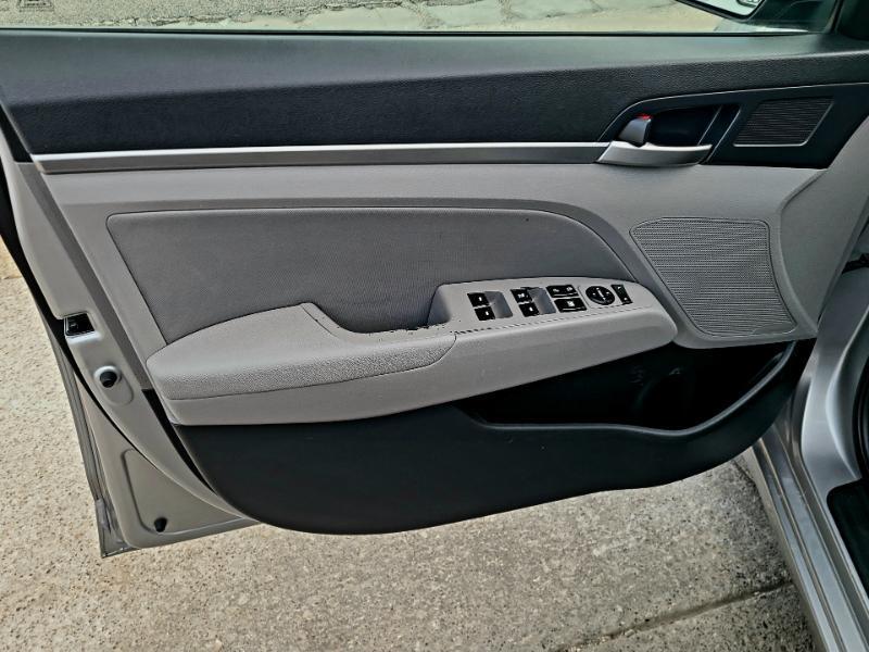 Hyundai Elantra SEL 2020