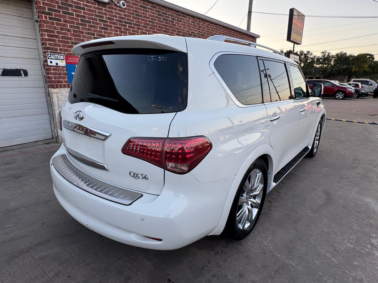 Infiniti QX56 2WD 2012