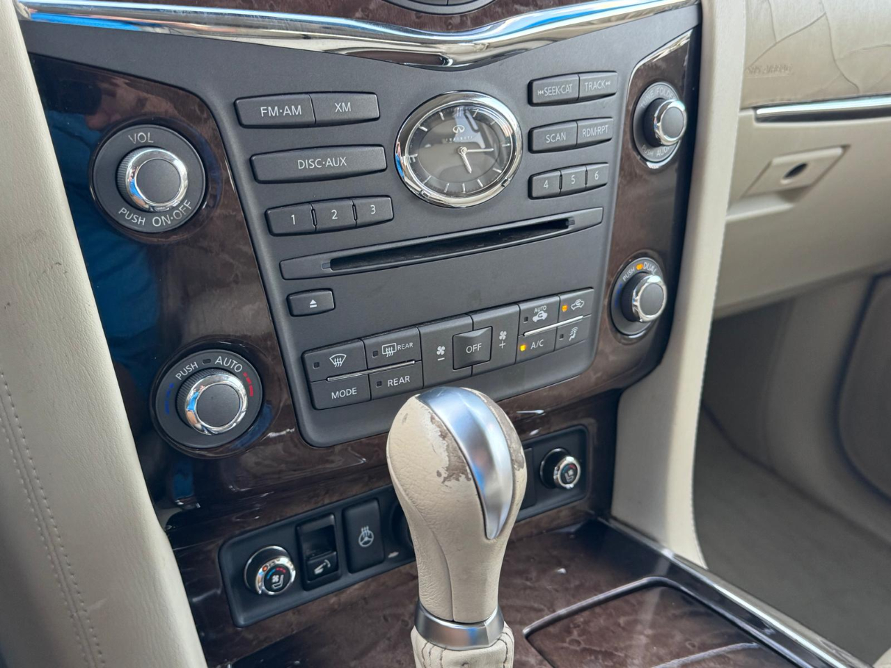 Infiniti QX56 2WD 2012