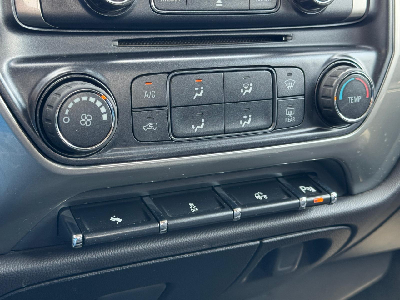 Chevrolet Silverado 1500 2LT Crew Cab Long Box 2WD 2014 Chevrolet Silverado 1500 2LT Crew Cab Long Box 2WD 2014