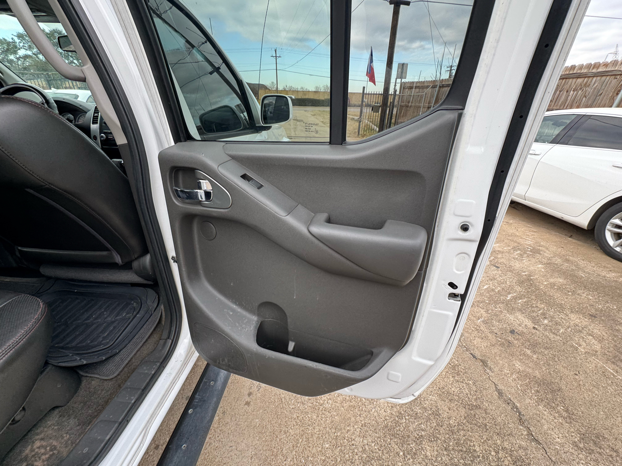 Nissan Frontier SL Crew Cab 4WD 2011