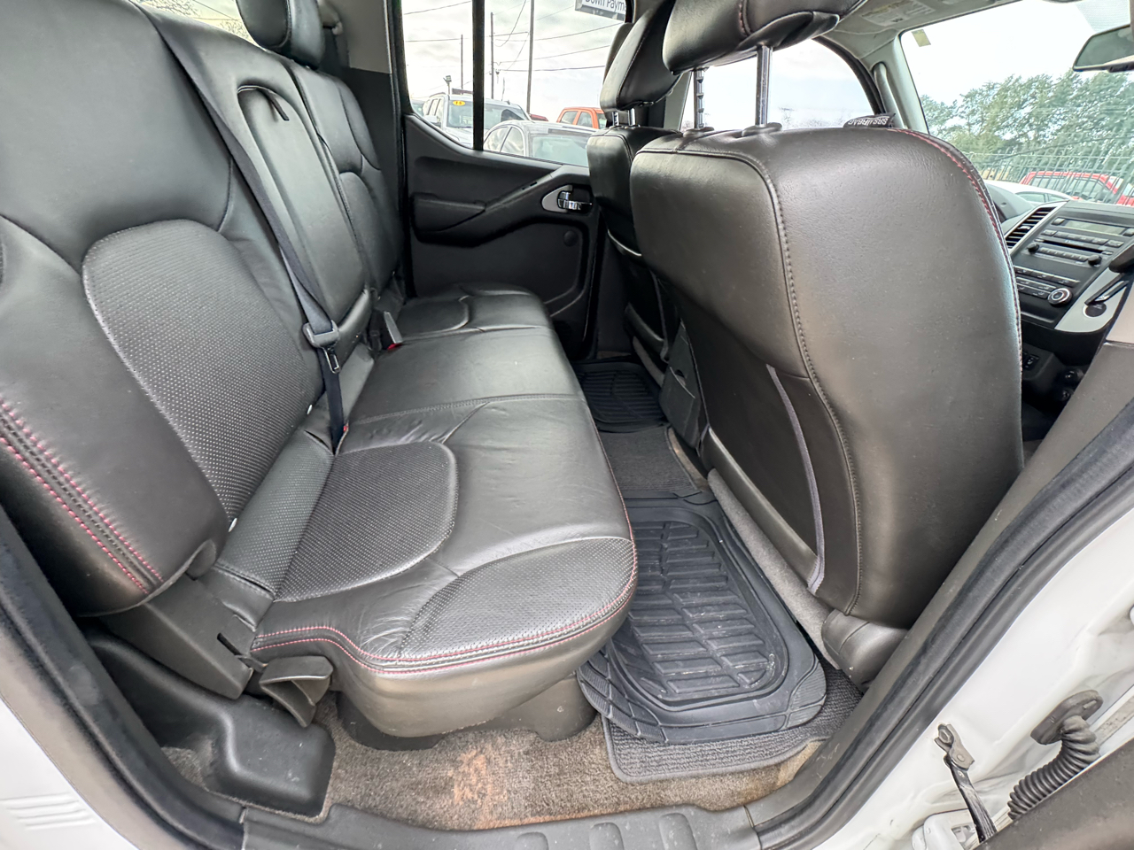 Nissan Frontier SL Crew Cab 4WD 2011