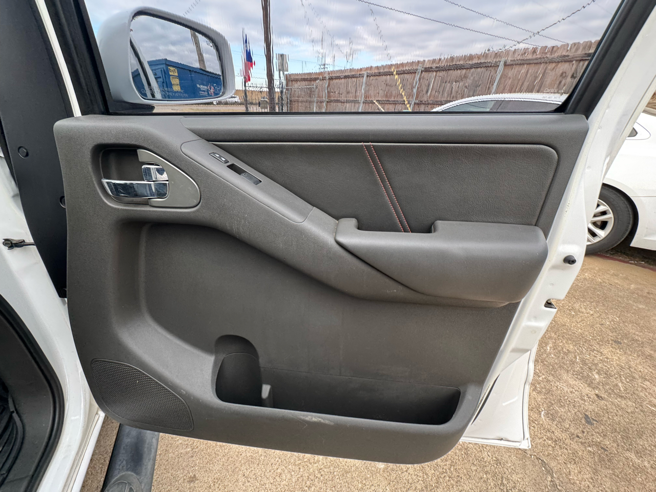 Nissan Frontier SL Crew Cab 4WD 2011