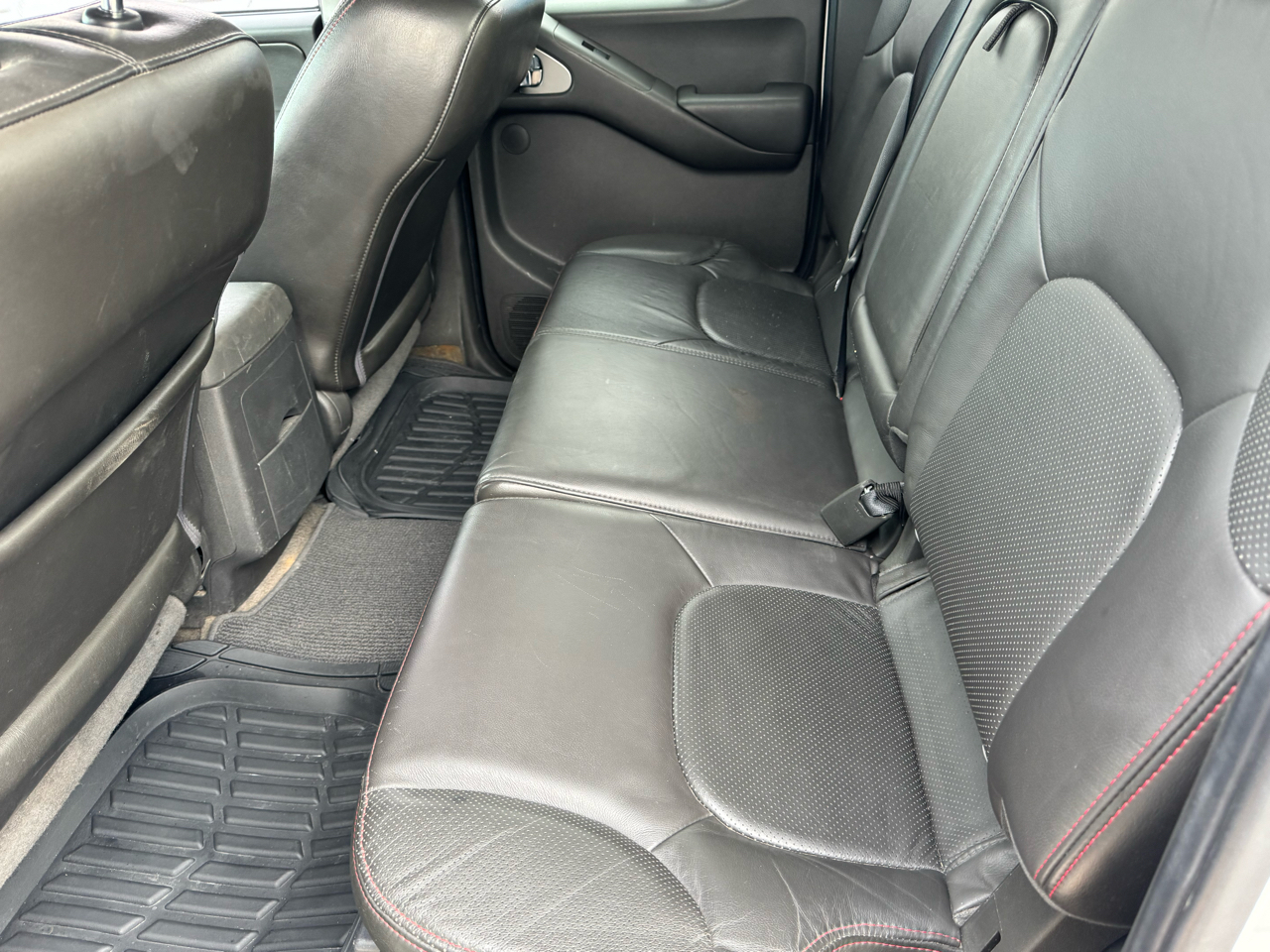 Nissan Frontier SL Crew Cab 4WD 2011